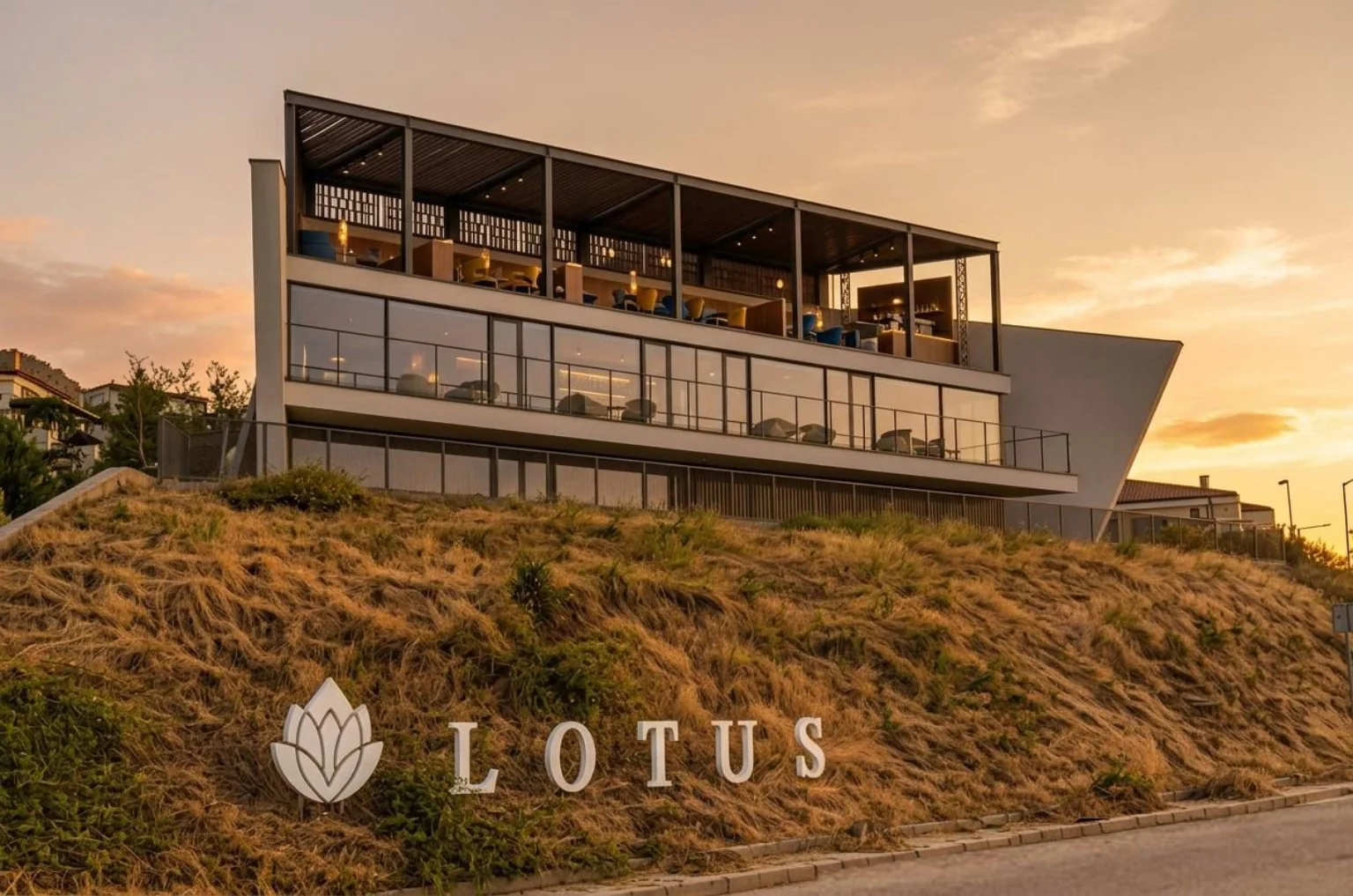 LOTUS HOTEL & EVENT CENTER във Варна, съвременна архитектура при залез слънце